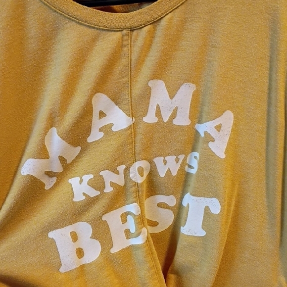 'Mama Knows Best' Sweatshirt - Picture 4 of 4